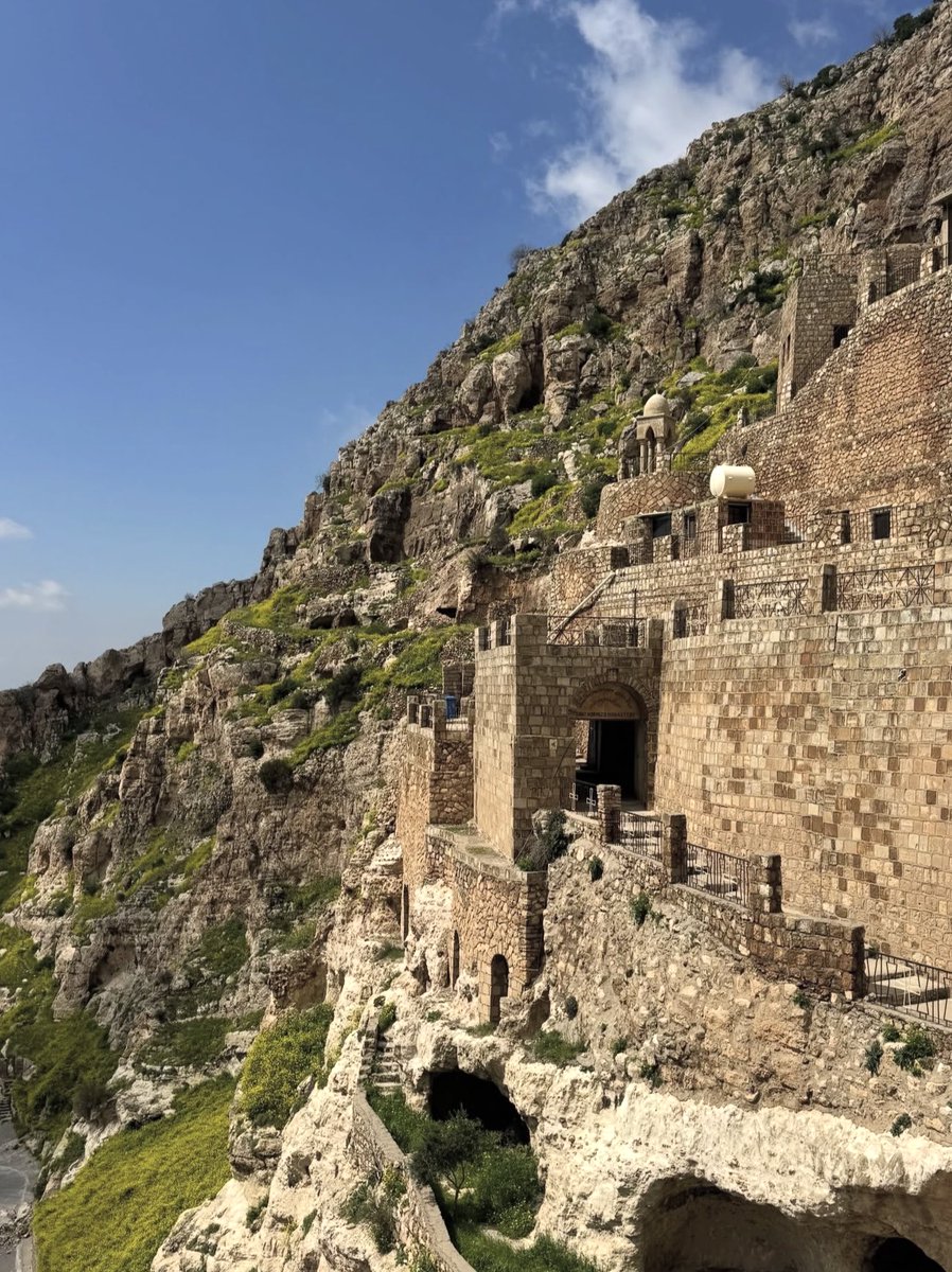 ItsMesopotamia's tweet photo. The Chaldean/Assyrian town of Alqosh in Nineveh, northern Iraq. 🇮🇶 https://t.co/up7eytTMvq