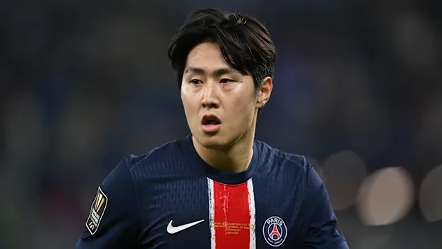Alive_LFC's tweet photo. 🚨LEE KANG-IN : The Next Big Thing  

Current Club: Paris Saint-Germain (PSG)

Age: 25 years old  

Primary Position: Attacking Midfielder / Inverted Right Winger  

Preferred Foot: Left 

 Key Traits: Elite Press-Resistance, Low Center of Gravity, Spatial Vision 

 1. Profile & Elite Quality 

 Lee Kang-in has solidified his status as one of the most technically flawless and trustworthy playmakers in elite European football. Since moving to Paris Saint-Germain, the South Korean international has become a vital operational pillar in their trophy-laden eras, demonstrating true big-game pedigree. Far from just a luxury player, his consistency under immense tactical pressure makes him a dream asset for any modern manager demanding technical excellence on the grandest stages.    

2. Tactical Playstyle

  Operating dynamically as a central attacking midfielder or cutting inside as an inverted winger from the right flank, Lee is the ultimate space-interpreter. His game revolves around manipulating defensive lines through sharp body drops and a characteristically low center of gravity. He excels at dropping into deep pockets or intermediate half-spaces to collect the ball, completely anchoring the team’s build-up phase and smoothly transitioning play from the middle third into the penalty area. 

 3. Offensive Capabilities  

Immaculate Ball Retention: His close control on his left foot is practically untouchable, allowing him to shield the ball effortlessly against aggressive physical contact. 

Progressive Ball Carrying: While not relying on sheer linear sprint speed, he breaks defensive lines via rapid lateral shifts, intelligent micro-dribbles, and change of acceleration.    

Lethal Ball Striking: He poses a constant goal threat from the edge of the box, specializing in whipping dangerous, curlers into the far corner alongside acting as a specialist for dead-ball situations.   

 4. Defensive Capabilities  

Counter-Pressing Output: Lee pairs his creative flair with a phenomenal work rate, instantly triggering aggressive tracking the second possession is turned over.   

Tactical Discipline: He tracks back deep into his own half without complaint, intelligently locking down wide passing lanes, squeezing progressive space, and using well-timed tackles to stop counter-attacks before they start.  

  5. Playmaking & Creativity  

Lee's primary superpower is his vision and elite weight of pass. He acts as a master key against deep, stubborn low blocks, utilizing disguised reverse passes and pin-point crosses that catch defensive lines completely off-guard. He consistently ranks near the top of structural metrics for expected assists (xA) and progressive passes, showing a rare ability to execute high-risk, high-reward line-breaking balls with complete composure. 

 6. The Ekitike Partnership 

During their shared tactical sequences in Paris, Lee and Hugo Ekitike formed a highly intuitive partnership. Lee’s immense gravitational pull on the ball naturally dragged opposing center-backs out of their slots, opening up the exact vertical channels Ekitike loved to target with his off-the-shoulder runs. Whether it was early back-post crosses or low-driven through balls, Lee’s precise service consistently acted as a premium supply line for Ekitike's predatory instincts inside the box.  

7. The Yan Diomandé Synergy    

With Yan Diomandé operating as an explosive, direct 1v1 touchline winger, a partnership with Lee unlocks infinite tactical combinations. Diomandé’s raw pace and width pull opposition blocks apart horizontally, creating massive central half-spaces for Lee to occupy. From there, Lee can dictate play seamlessly: either sliding reverse balls into Diomandé’s path inside the box, or executing quick, looping switches to isolate the young winger against defenders in high-leverage situations.    

#LFC  #PSG