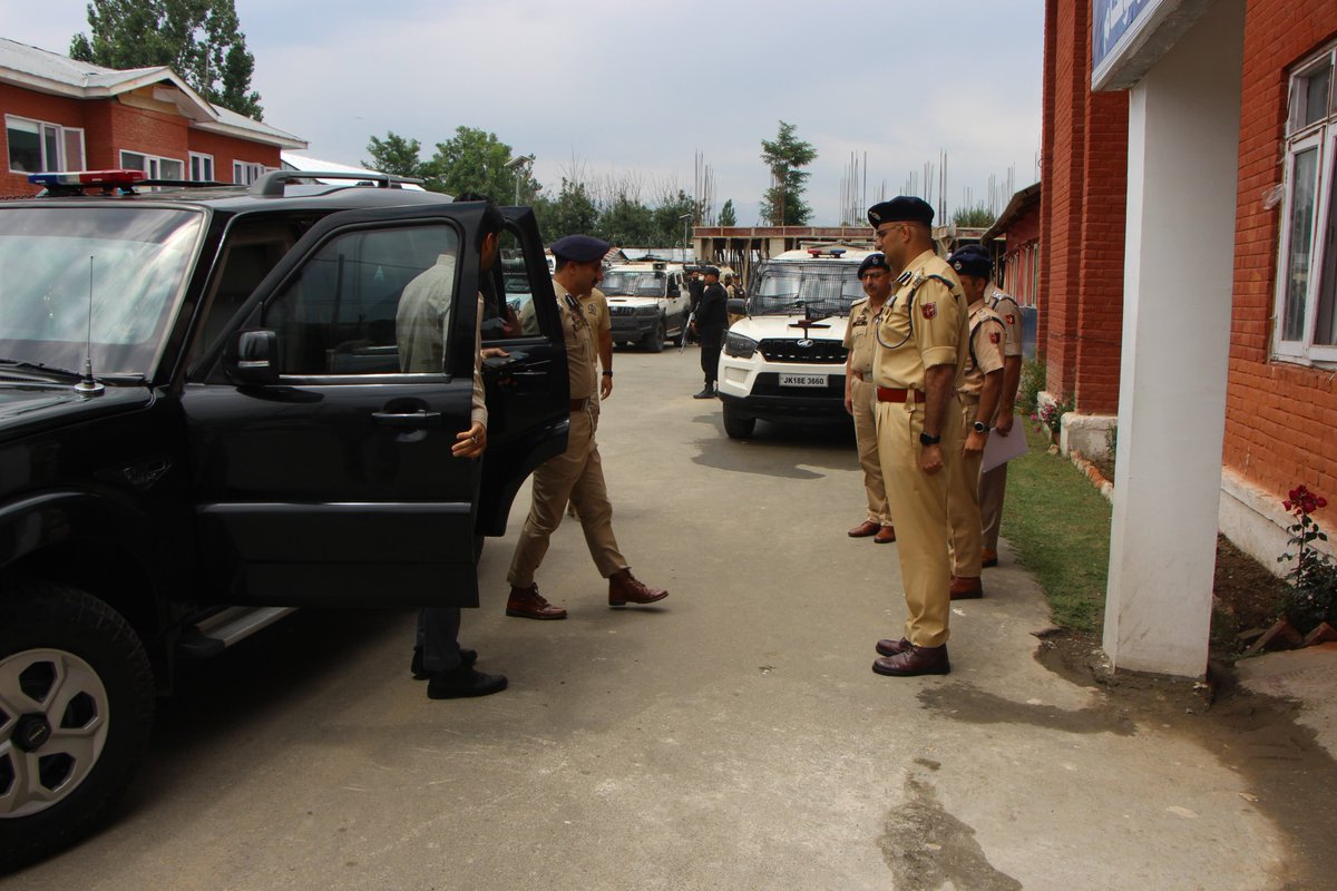 policekulgam's tweet photo. DIGP SKR, Shri Javed Iqbal Mattoo-IPS, chaired a comprehensive crime review meeting &amp; reviewed Security &amp; deployment arrangements for SANJAY-2026. SSP Kulgam Shri Anayat Ali Chowdhary-IPS &amp; other senior officers were present. @JmuKmrPolice
@KashmirPolice
@DigSkr @AnayatAliIPS https://t.co/HXWbufibnr