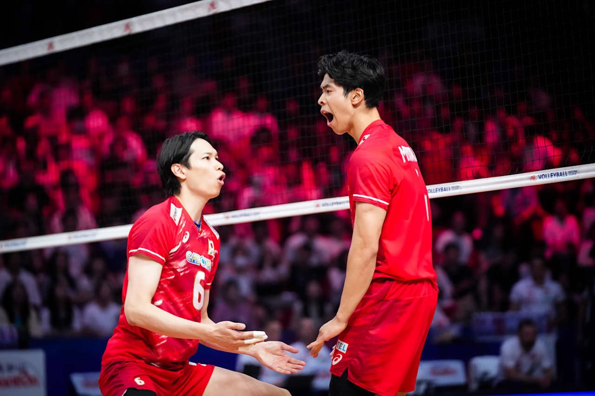 vking_jp's tweet photo. 世界ランク1位に勝利🔥 

バレーボール男子日本代表 が世界ランク1位のポーランドに17年ぶりの勝利

🇯🇵日本代表 3-2 ポーランド代表🇵🇱

第1セット 25-21
第2セット 21‐25
第3セット 25‐21
第4セット 22-25
第5セット 17-15

https://t.co/zoHiWXJUlW https://t.co/BsfWUAN2PM