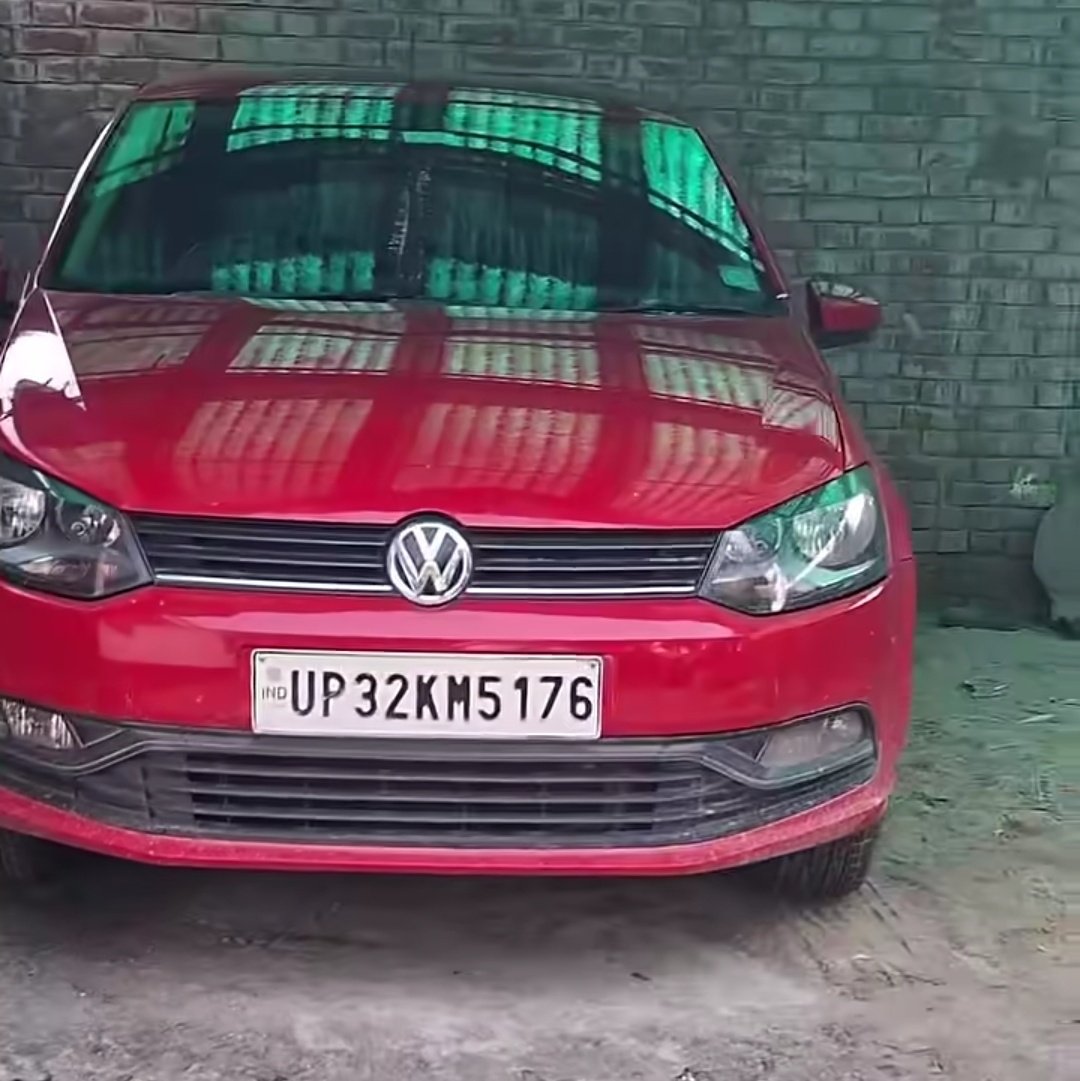 Anuradha6jza's tweet photo. The owner of this red car has a question for Mr. Nitin Gadkari.

He bought the car in 2019, and the car's manual clearly says that only E5 or E10 petrol should be used.

However, from April, E20 petrol  has been introduced by the government.

So his question is: If his car is not designed for E20 fuel, where should he get suitable petrol, and who will be responsible for any loss or damage caused by this change?