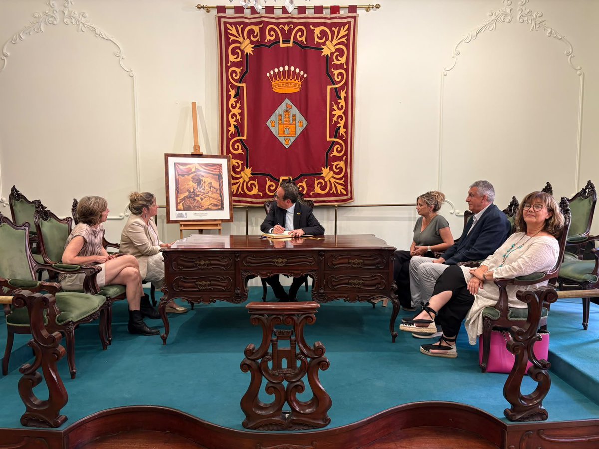 joseprull's tweet photo. Visito l’Ajuntament de Palamós, municipi amb una identitat pròpia que l’ha convertit en un dels motors econòmics de l’Empordà. 

Té el port més important de la Generalitat i aquesta infraestructura li suposa un element diferencial a la demarcació de Girona i al conjunt del país. https://t.co/vv1kFlrZJl