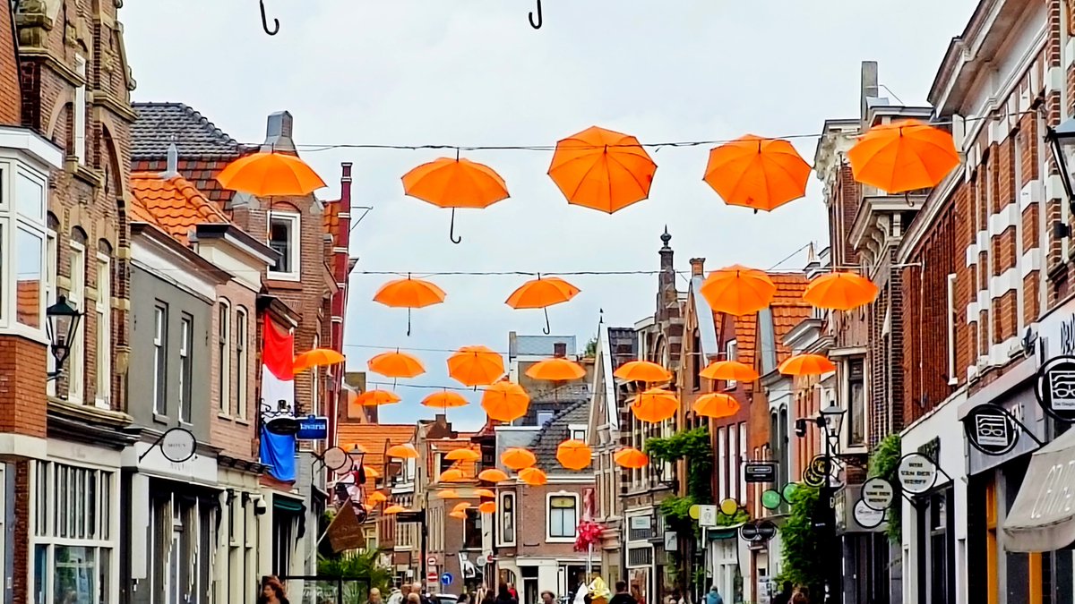 TonWesselius's tweet photo. @BuienRadarNL @MeteoVoorne @MeteoGouda @janvissersweer @Alpenweerman @TalpaNetwork @weeronline @Weerplaza @pictureofNL @Groenehartstoc1 Bewolkt maar wel droog bij de Alkmaarse vierdaagse met soms wat opklaringen,wel een stevige wind vandaag https://t.co/757Kz26JKR