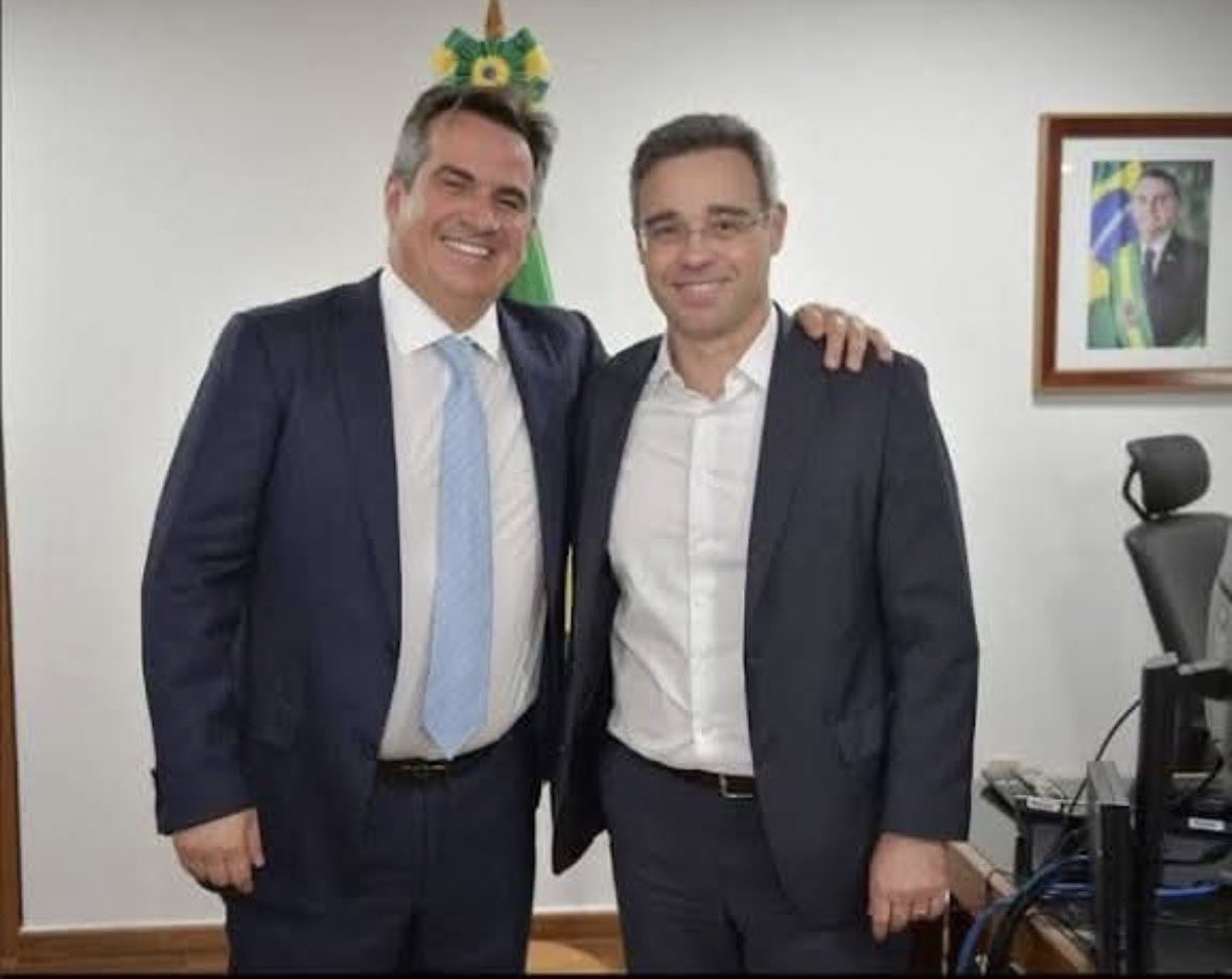mariarita4141's tweet photo. Polícia Federal já tem provas que toda cúpula do bolsonarista, o próprio Bolsonaro, Flávio, CiroNogueira , Alcolumbre, Filipe Barros, enfim, todos, receberam propina do bandido Vorcaro, porém, o ministro André Mendonça está blindando esses gângsters. Fora Mendonça! https://t.co/BpTl6Bou16