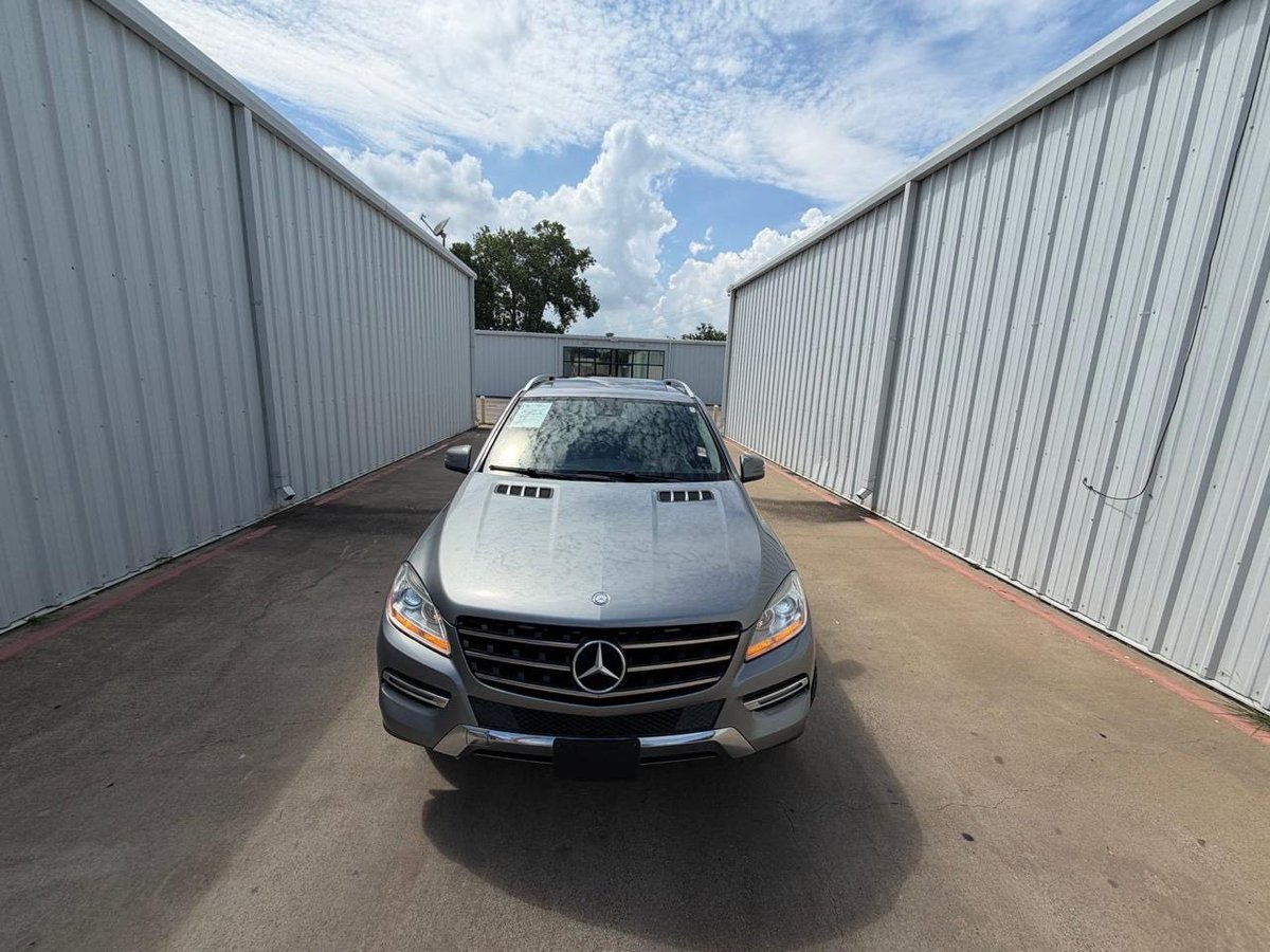 Ldautosltd's tweet photo. JUST PURCHASED.🚘🏁

2013 Mercedes-Benz ML 350

Luxury, comfort and performance all wrapped into one premium SUV.

🔹 V6 Engine
🔹 4MATIC All-Wheel Drive
🔹 Premium Leather Interior
🔹 Power Seats
🔹 Reverse Camera
🔹 Power Liftgate
🔹 Dual-Zone Climate Control
🔹 Smooth & Comfortable Ride

Another clean, verified vehicle secured successfully for our client. ✅
📩 Ready for yours? Send us a DM today.
.

💰Price: DM for the best deal
⏱️ ETA: 6-8 weeks
🚪Doorstep Delivery Available

.
.
.
.

🚗 We offer the best deals on premium cars, all clean and certified, with doorstep delivery and a seamless buying process.

📩Send us a DM or contact us on WhatsApp (+234 814 3382153) to get your dream car

.
.
.
#mercedes #mercedesbenz #ML350 #classml350