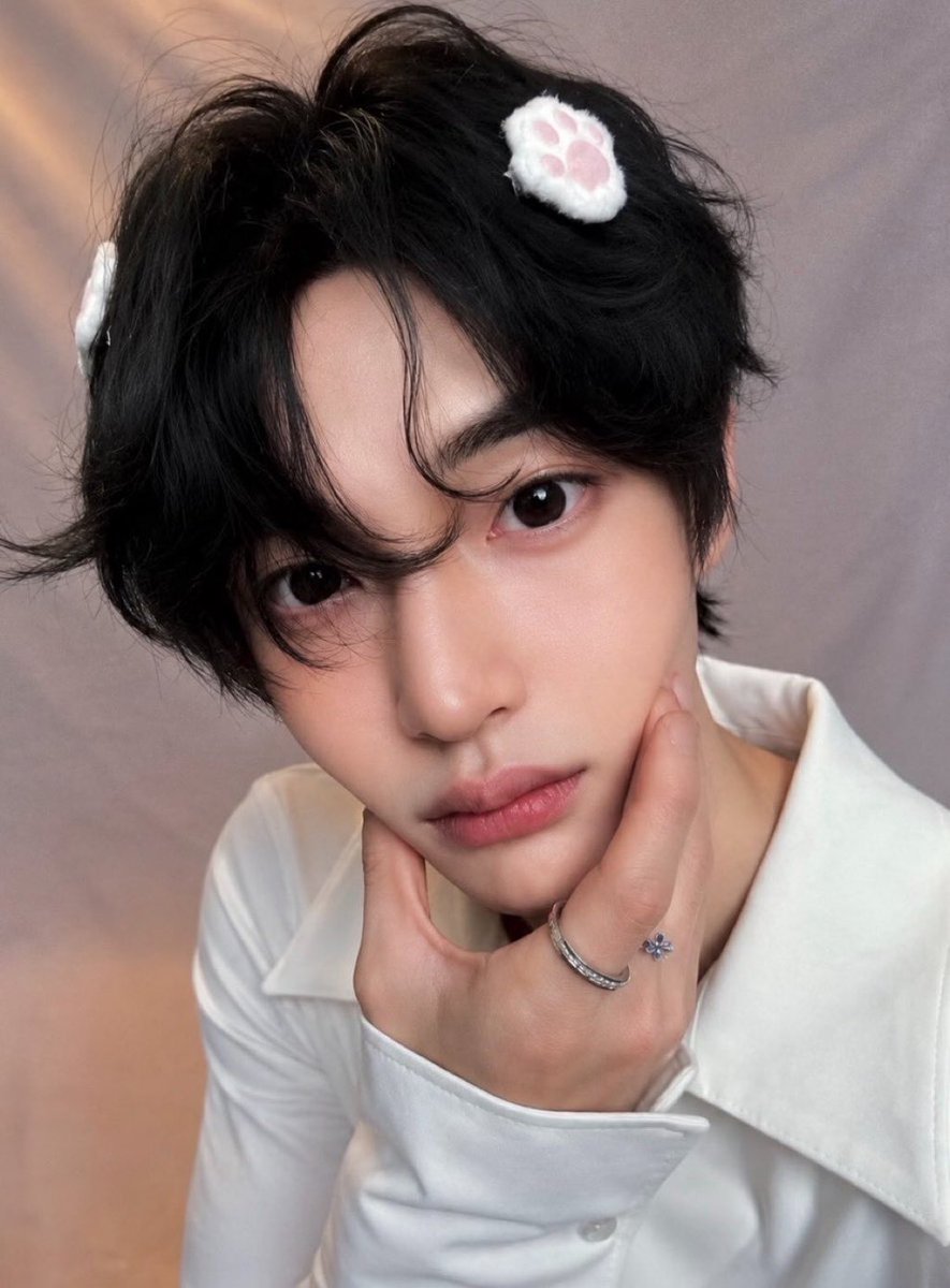 badbbini's tweet photo. bibin my kucing gueeee km imut banget bebi i rlly dont play about my miaw https://t.co/oPcwBv8UJ7
