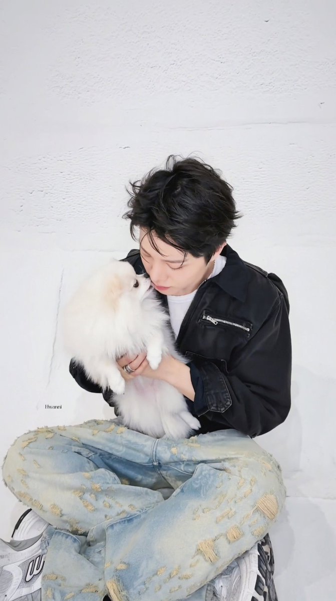 Hwanni_218's tweet photo. 🐮🍬
so cute
#SOJUNGHWAN #소정환 #ジョンファン #TREASURE https://t.co/wmmNIaTVO0