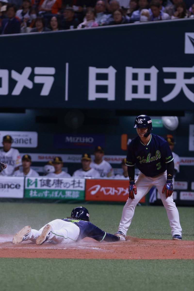 beefsteakdayo's tweet photo. 長岡選手、ナイスラン‼️
#長岡秀樹
#swallows https://t.co/pDNQgTi60e