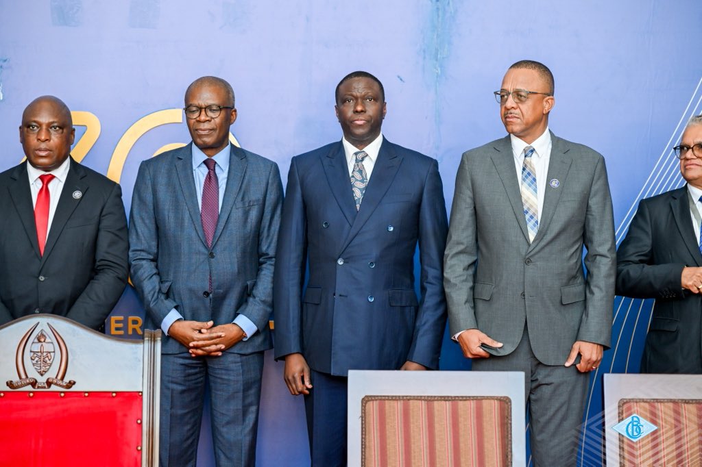 MKamulangu6892's tweet photo. Ce 12 juin 2026, le Gouverneur de la Banque Centrale du Congo, M. André WAMESO, a pris part aux festivités marquant le 60ᵉ anniversaire de la Banque Centrale de Tanzanie, aux côtés de ses homologues gouverneurs des banques centrales de la Communauté de développement de l’Afrique australe (SADC).

Cette cérémonie commémorative, riche en symboles et en couleurs, s’est déroulée en présence de Son Excellence Madame Samia Suluhu Hassan, Présidente de la République-Unie de Tanzanie.

Dans le cadre de cette célébration, un symposium international de haut niveau a réuni des experts et chercheurs de renom autour de deux thématiques majeures : la transformation numérique et ses implications pour la politique monétaire, ainsi que l’intégration des enjeux climatiques dans la conduite de la politique monétaire en vue de renforcer la résilience et la durabilité des économies.

La participation de la Banque Centrale du Congo à cet événement témoigne de son engagement en faveur du dialogue, de la coopération régionale et de la réflexion stratégique sur les défis contemporains auxquels font face les banques centrales.

#60eAnniversaire #BanqueCentraledeTanzanie #BCC #BankOfTanzania #SADC #CoopérationRégionale #PolitiqueMonétaire #TransformationNumérique #FinanceDurable #TeamLeader