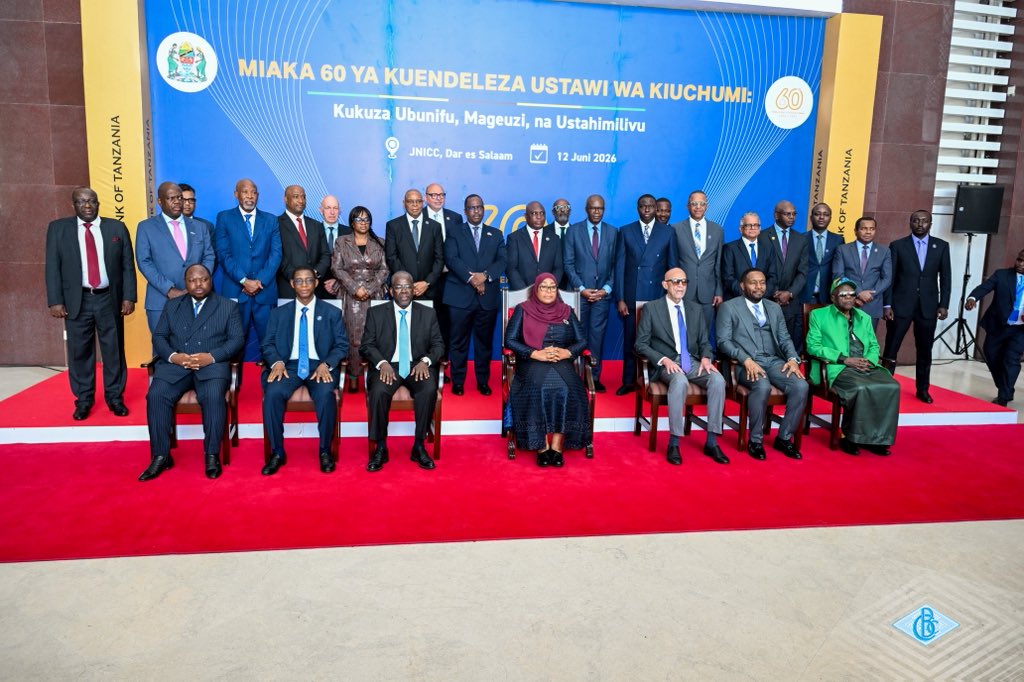 MKamulangu6892's tweet photo. Ce 12 juin 2026, le Gouverneur de la Banque Centrale du Congo, M. André WAMESO, a pris part aux festivités marquant le 60ᵉ anniversaire de la Banque Centrale de Tanzanie, aux côtés de ses homologues gouverneurs des banques centrales de la Communauté de développement de l’Afrique australe (SADC).

Cette cérémonie commémorative, riche en symboles et en couleurs, s’est déroulée en présence de Son Excellence Madame Samia Suluhu Hassan, Présidente de la République-Unie de Tanzanie.

Dans le cadre de cette célébration, un symposium international de haut niveau a réuni des experts et chercheurs de renom autour de deux thématiques majeures : la transformation numérique et ses implications pour la politique monétaire, ainsi que l’intégration des enjeux climatiques dans la conduite de la politique monétaire en vue de renforcer la résilience et la durabilité des économies.

La participation de la Banque Centrale du Congo à cet événement témoigne de son engagement en faveur du dialogue, de la coopération régionale et de la réflexion stratégique sur les défis contemporains auxquels font face les banques centrales.

#60eAnniversaire #BanqueCentraledeTanzanie #BCC #BankOfTanzania #SADC #CoopérationRégionale #PolitiqueMonétaire #TransformationNumérique #FinanceDurable #TeamLeader