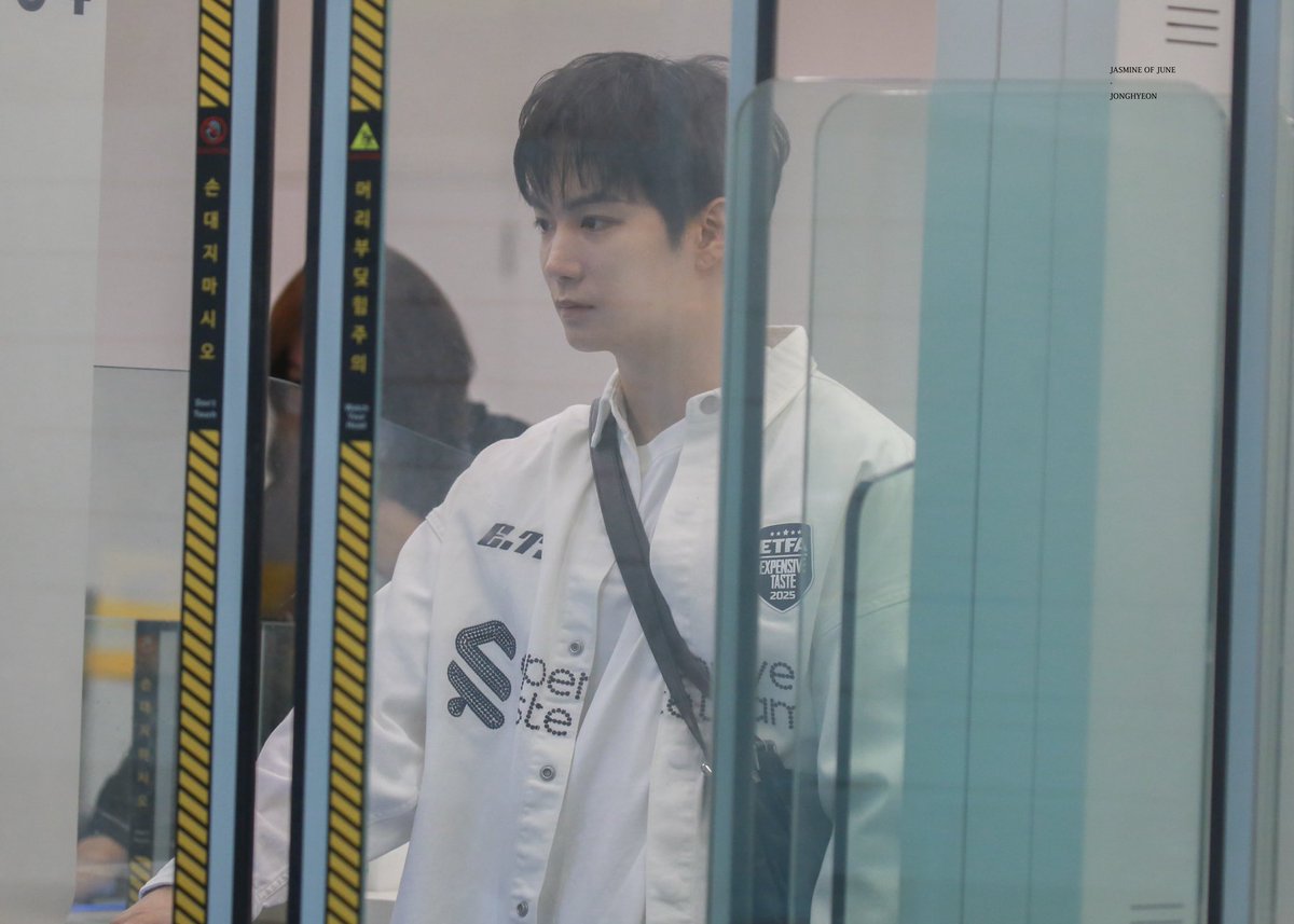 jasmine_of_june's tweet photo. 260606 오늘의 쫑✈️ 

잘생김종현 여전하시다

#김종현 #kimjonghyeon  #jonghyeon  
#쩨부기 #감자쫑🥔 https://t.co/ckLrcbwSTE