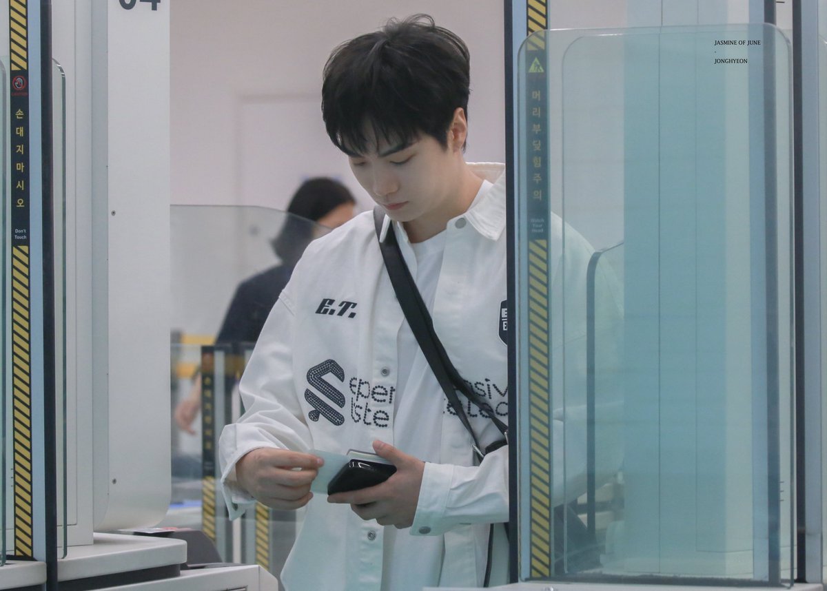 jasmine_of_june's tweet photo. 260606 오늘의 쫑✈️ 

잘생김종현 여전하시다

#김종현 #kimjonghyeon  #jonghyeon  
#쩨부기 #감자쫑🥔 https://t.co/ckLrcbwSTE