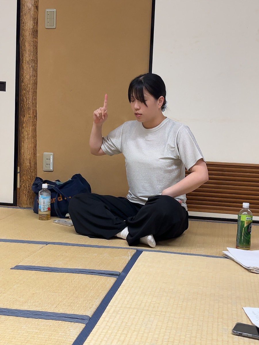 bremenlabo's tweet photo. 【稽古場レポ】
通しの中で出てきた細かい変更点をさらったり、より細かく芝居を詰める日でした！
少しの違和感も逃さず、新しいアイデアを組み込みながら、有意義な稽古。本番が近くても挑戦は忘れません！ https://t.co/5qVGK4esJm
