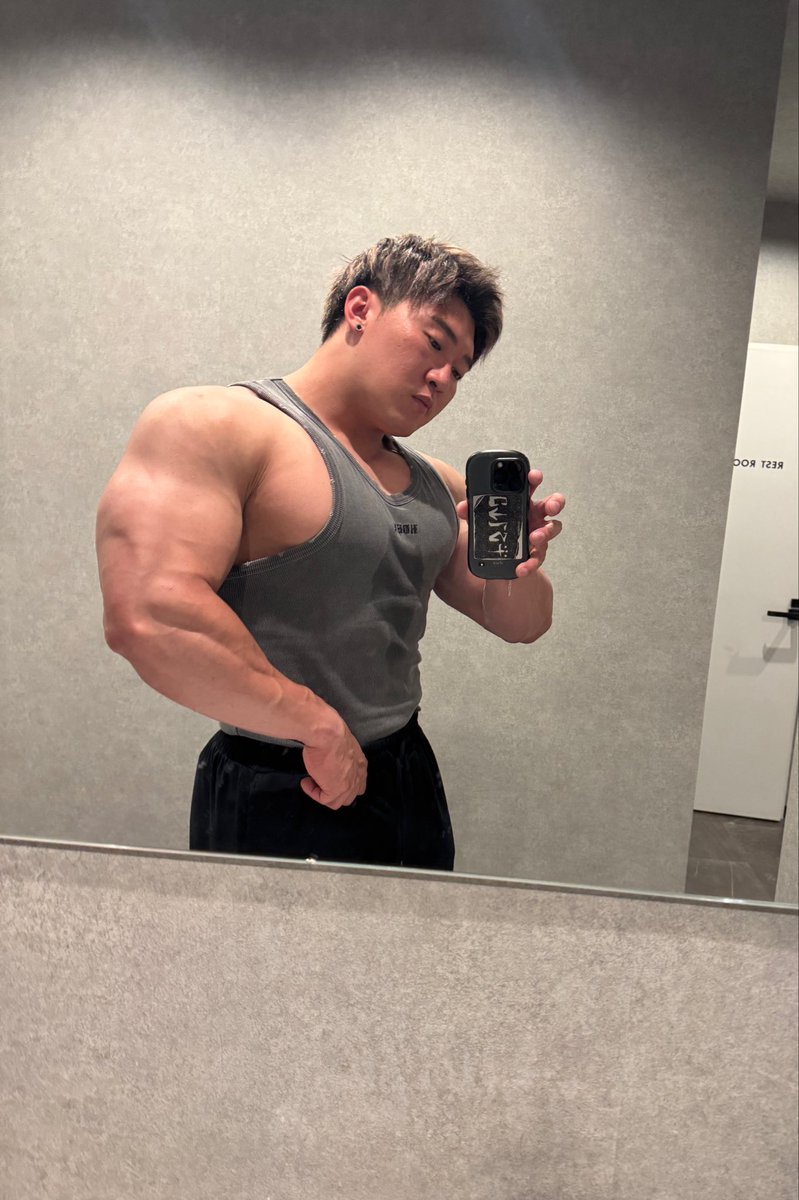 yuki_physique97's tweet photo. 今日の筋肉 https://t.co/itQtVgDy7y