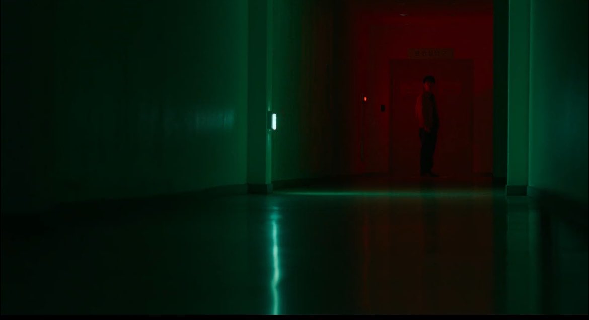 kdrama_outofbox's tweet photo. I ended up binging #Lightshop because of how good it is. This drama went from very scary to confusing, then extremely sad. How did this not get any awards????
Every character’s story is so touching and when the scenes went from colored to black and white. So coool!!! https://t.co/Cj6vuVcas4