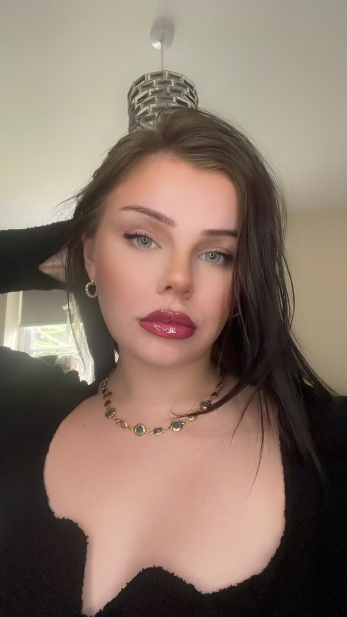 PAthena87236's tweet photo. Another payday friday for you losers so that means payday for me let’s get that pay check drained into my account 💰 😍🐷 https://t.co/nAJVb1K6K9
