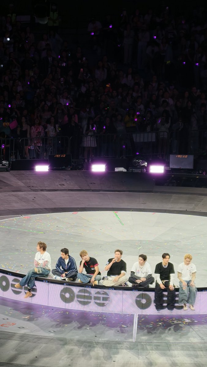 carrotandpeach's tweet photo. ot7 wallphone without watermark https://t.co/m34xLPzNQA