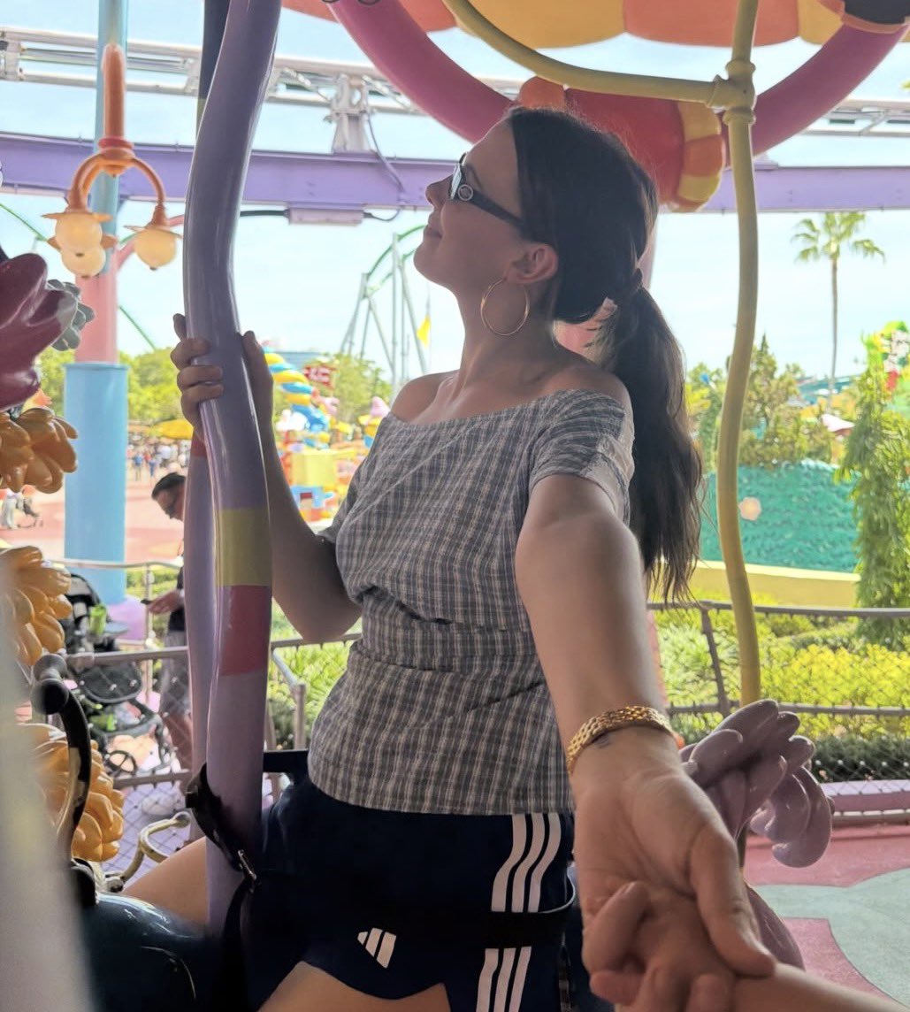 actstrangercast's tweet photo. best mother ✨#milliebobbybrown #baby https://t.co/5LnROY82fy