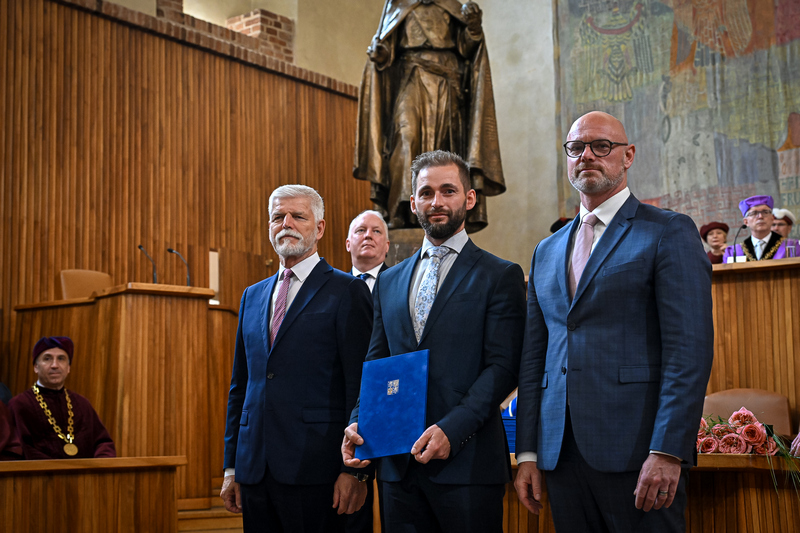 stavarnacvut's tweet photo. 🎓 Fakulta stavební ČVUT má čtyři nové profesory

Prezident České republiky jmenoval nové profesorky a profesory. Mezi nimi jsou také čtyři akademici z Fakulty stavební ČVUT, kteří převzali své jmenovací dekrety během ceremoniálu v aule Karolina.

Více: https://t.co/ZQVytveUMN https://t.co/R1Pfl7DPwS