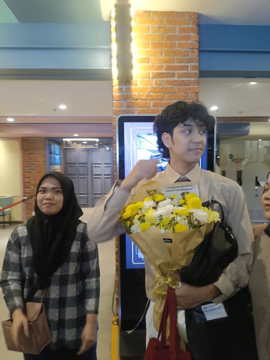 dewisinta484's tweet photo. Sebelum ganti tanggal izinkan aku mengucapkan 
Selamat ulang tahun Muhammad Abdul Wahab Sungkar alias Abun Sungkar semoga apapun yang kamu kerjakan sekarang bermanfaat bagi semuanya 🙌✨. Btw Congrats juga untuk lagu pertamanya 🎉 Langgeng terus sama Aca ya❤️❤️❤️ #23AbunSungkar https://t.co/02S4QsfpMj