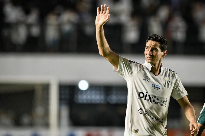 lipaosantosfc's tweet photo. GANSO VOLTA A PAUTA

Não se surpreendam se Paulo Henrique Ganso voltar a jogar no Santos Futebol Clube após o término da Copa do Mundo. Existe um movimento interno que deseja a contratação do meia. https://t.co/BiSh24GNZq