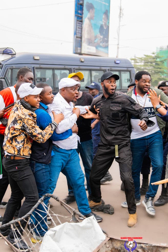StanysBujakera's tweet photo. #RDC: Les images de la répression avec Jean Marc Kabund A Kabund https://t.co/vSzg1dOL3T
