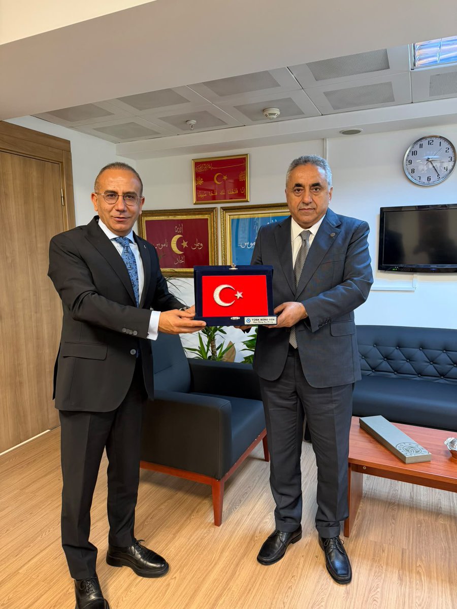 TurkesGuney's tweet photo. 📌 Genel Başkanımız Türkeş Güney, Genel Başkan Yardımcılarımız Tarkan Ömer Bankur ve Mustafa Demirhan, Ankara 11 Nolu Şube Başkanımız Ahmet Kırıcı ile birlikte Adalet Bakanlığı Ceza işleri Genel Müdür Yardımcımız Özhan İnce’yi ziyaret ettiler.

📌 Nazik kabulü ve misafirperverlikleri için Genel Müdür Yardımcımıza teşekkür ederiz.