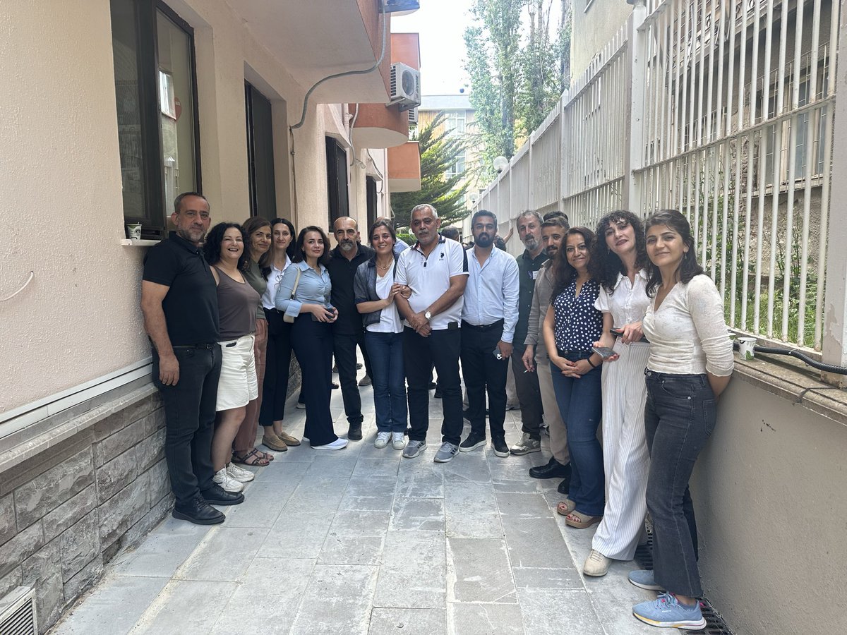 SesVanSubesi's tweet photo. 11. Dönem 8. MTK’de, SES Van Şubesi adına Şube Temsilciler Kurulu raporumuz temsilci arkadaşımız Bilal Dalga tarafından okundu. MTK, şubelerden gelen arkadaşlarımızın söz alarak görüş ve önerilerini paylaşmalarıyla devam etti.
@sesgenelmerkezi https://t.co/v4jIsN8kE4