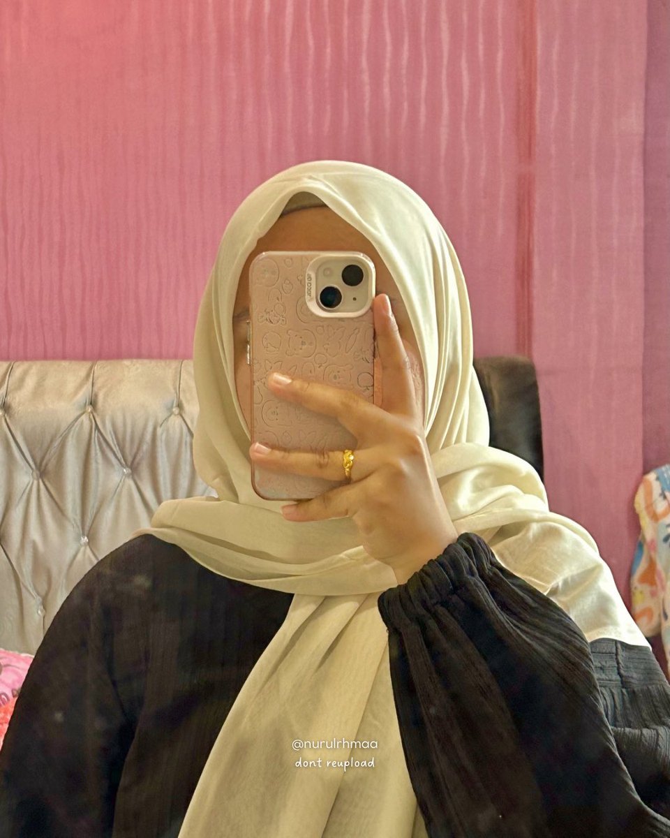 nurulrhmaa's tweet photo. Menurutku ini salah satu hijab paris yang worth trying karena kualitas premium-nya benar-benar terasa dari pertama kali pakai🤍

Kalau udah coba, pasti paham bedanya👀

@napocut @napocutlife

#napocut #PlainParisnapocut https://t.co/931BznzBlU