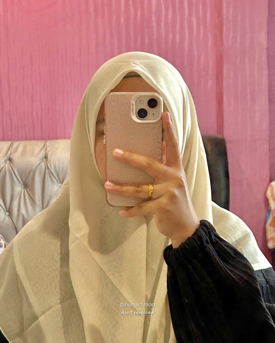 nurulrhmaa's tweet photo. Menurutku ini salah satu hijab paris yang worth trying karena kualitas premium-nya benar-benar terasa dari pertama kali pakai🤍

Kalau udah coba, pasti paham bedanya👀

@napocut @napocutlife

#napocut #PlainParisnapocut https://t.co/931BznzBlU