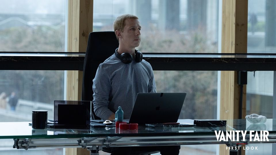 FilmUpdates's tweet photo. New look at Jeremy Strong as Mark Zuckerberg in ‘THE SOCIAL RECKONING.’

(via @VanityFair | https://t.co/zpCymH7CP7) https://t.co/HRcLSU2384