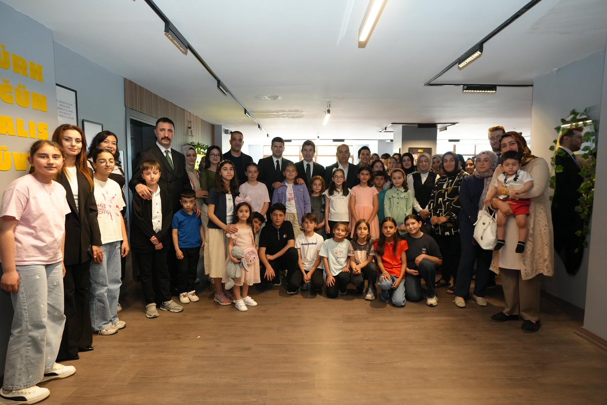 ayyildirim1's tweet photo. İspir Belediyesi tarafından, Ülkü Ocakları Uzaktan Eğitim Merkezi (ÜOUZEM) altyapısıyla hayata geçirilen İspir Akademi’nin açılış programına katılım sağladık.

Gençlerimizin akademik gelişimlerine katkı sunacak olan akademide, öğrencilerimiz sınavlara hazırlanarak hedeflerine emin adımlarla ilerleyeceklerdir.

Eğitime yapılan her yatırımın geleceğimize yapılan yatırım olduğuna inanıyor, İspir Akademi’nin ilçemize ve gençlerimize hayırlı olmasını diliyorum. 🇹🇷