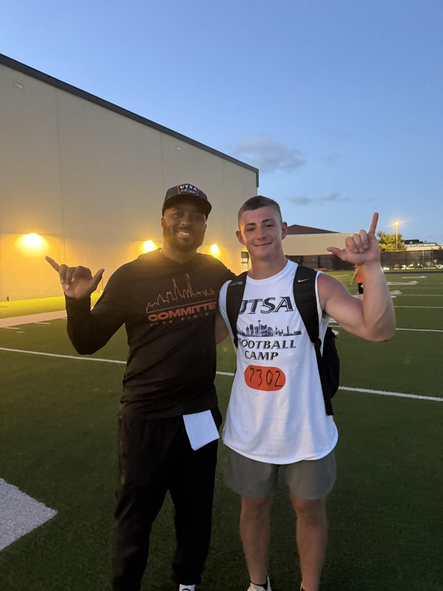 CallanCombs's tweet photo. Had a great time competing at the @UTSAFTBL camp last night learned a lot from @CoachTRob_, and got to talk to some other wonderful coaches as well. Always a blessing to go compete. @CoachTraylor  @KurtTraylor @DeralMillerFB @denarius11 @UTSAAthletics @UTSA https://t.co/6TgRDBZufl