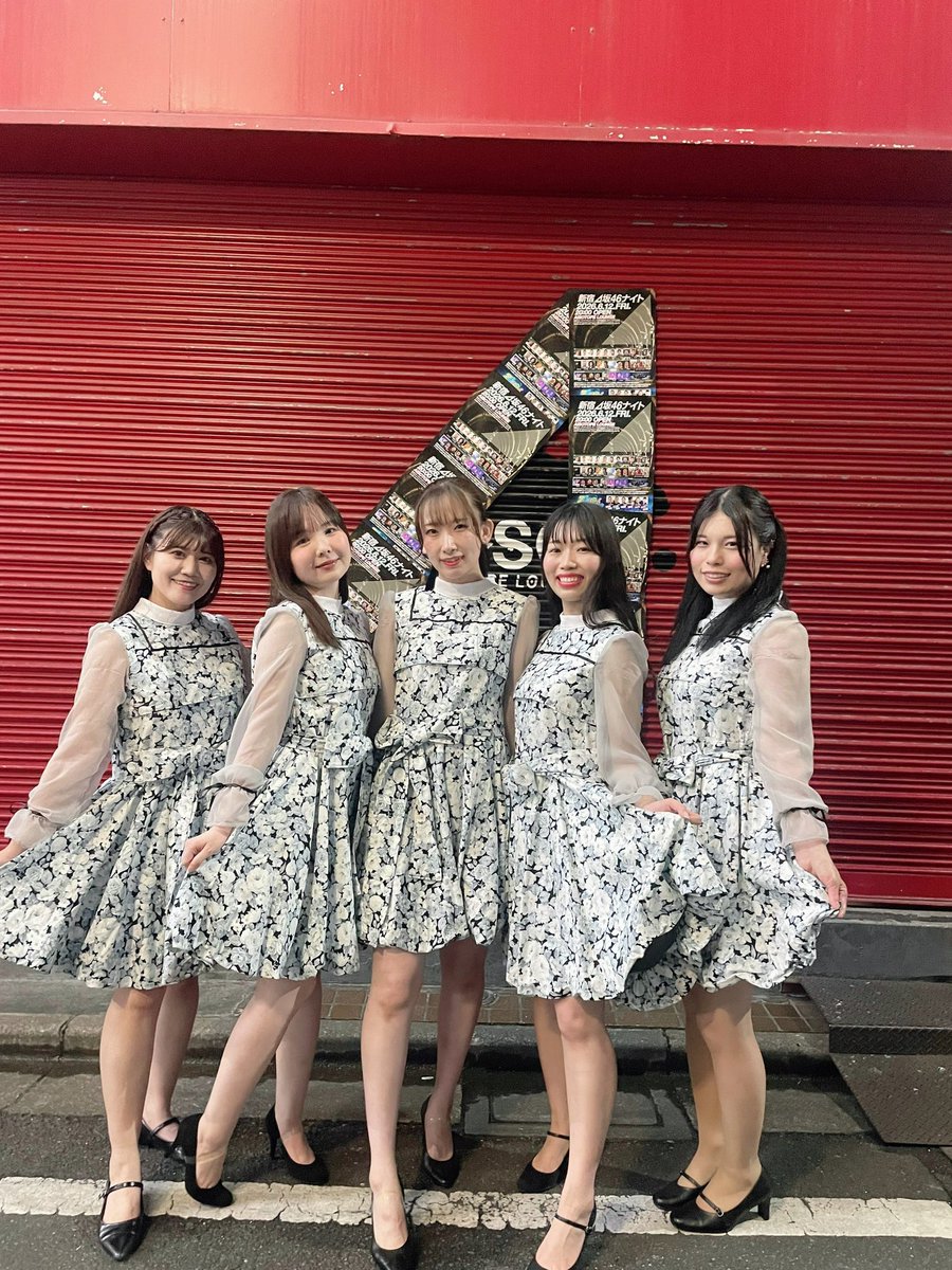 yurizaka46's tweet photo. 新宿坂46ナイト🌉@sjkzk46 
第一部ありがとうございました✨

🌟セットリスト
♪嫉妬の権利
♪ビリヤニ

を披露させてもらいました！！
この後のタイムスケジュールはこちら💁‍♀️
百合坂46は01:30〜 SHOWTIME
金曜日の夜は長いですよ~！！！

この後もよろしくお願いします✨ https://t.co/worl7vnPIm