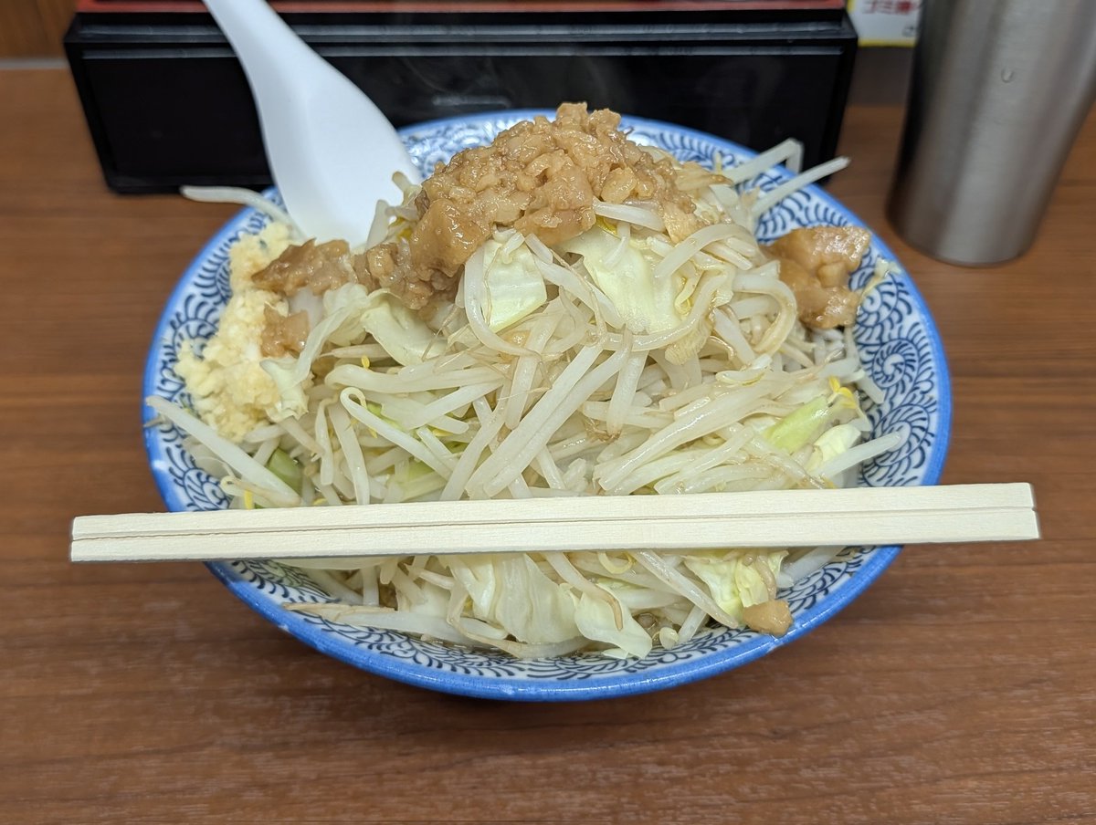 MATTCHA_OCHA's tweet photo. 1時間半ならんで手にしたラーメンです https://t.co/OqzC2jkovG