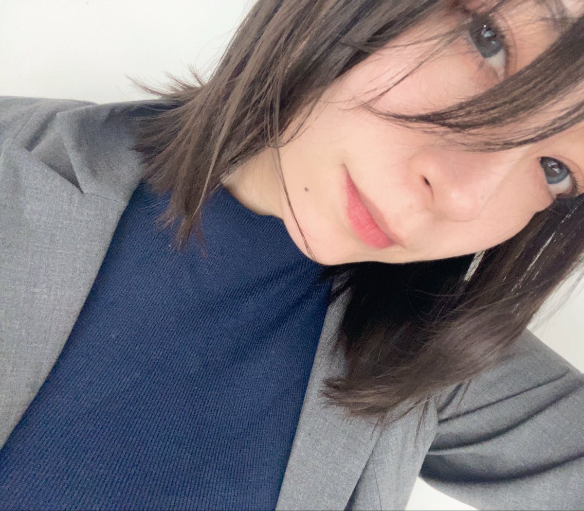 serakoro's tweet photo. ぬぇぇえ前髪伸びた https://t.co/MpJl7pAu0R