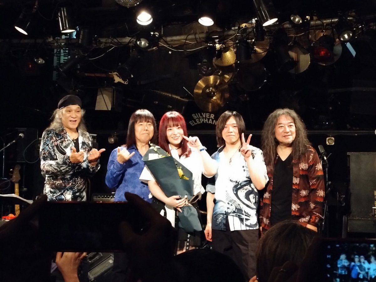 piel1979's tweet photo. 楽しみにしていた、玲里さんのバンドライヴに行ってきました🙌
デュオライヴやCDで聴くのとは違う、うねるようなエネルギーと、圧倒的なパワーが炸裂してました✨
Hurricane Hunterは超絶カッコ良かったし、希望という名の光からStrawberry Skyに繋いだの、素敵すぎて泣きそうでした😆💕
@raylisongs https://t.co/l6TO5a8WGR