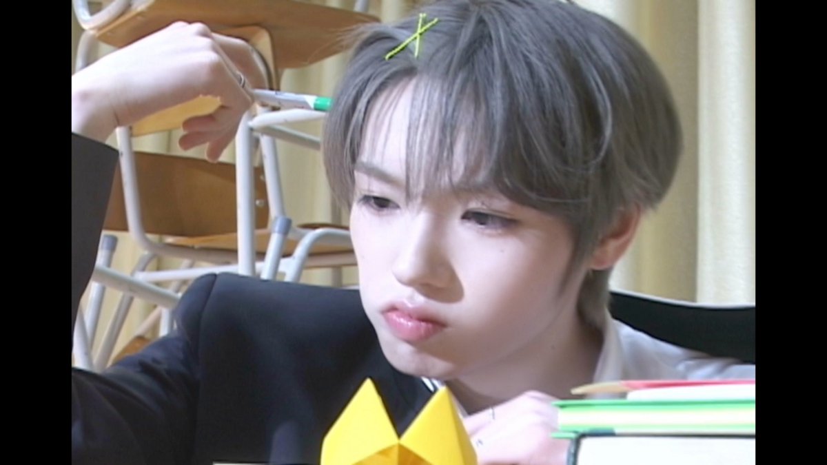 kirosacuyo's tweet photo. 이 둘이 체육창고에서 몰래 키스한다는 거 아시는 분... https://t.co/yp9NPaht5I