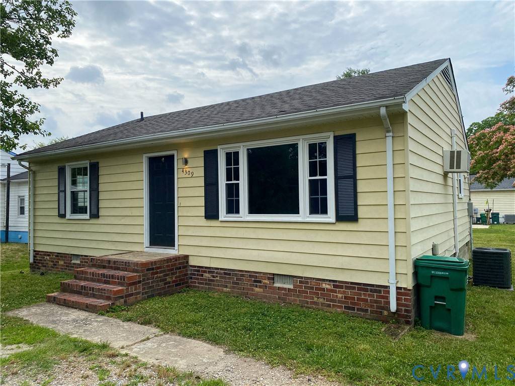 VACapitalRealty's tweet photo. Look what just hit the market! 4309 4th ST, Richmond, VA 23223
Preview this home here: https://t.co/7KtVrtenU5 https://t.co/jX5Rzp2o3s