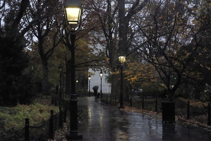 scarlettwants's tweet photo. a rainy day in the city https://t.co/BwgIvKzDHU