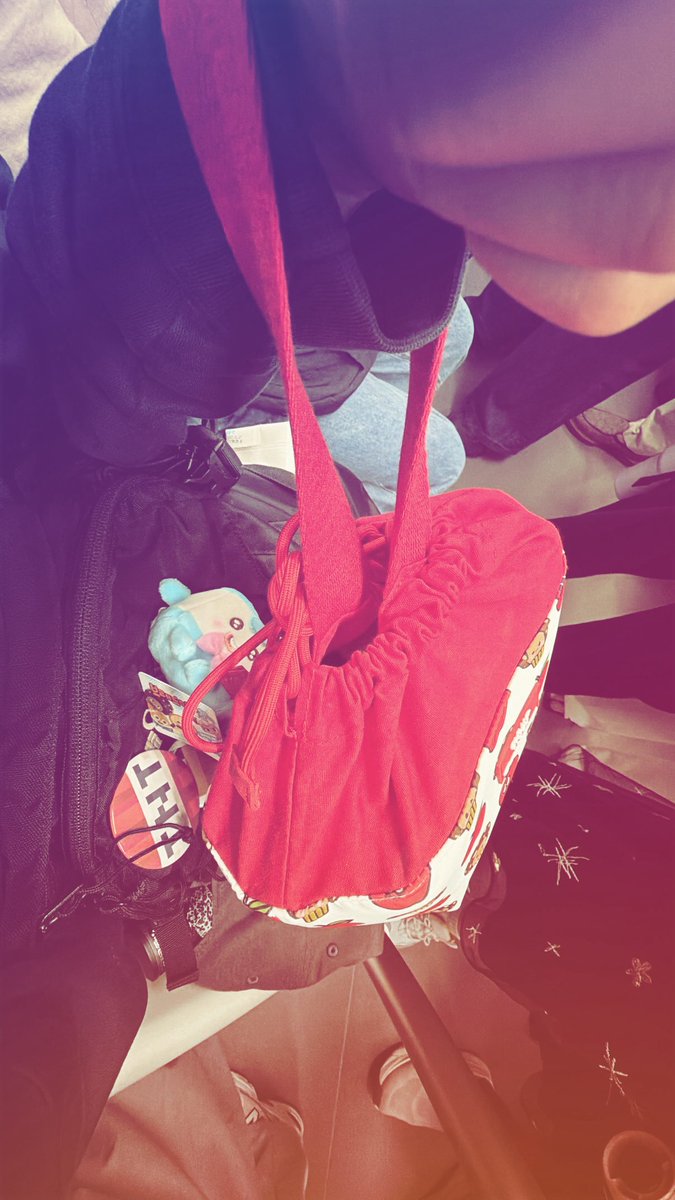 wangi_XD's tweet photo. 의심스러운 이 세���은 왜 나를 혼란스럽게 할까 끝없이 많은 고민들이 내 머릿속에 머물러 나는 더욱더 갇혀있는 느낌이 든다 여긴 어딜까 내가 누굴까 난 내가 아니야 내 자신을 보며 내가 내가 아니다 라는 것을 알게 되고 그 순간 나는 깨어났다 난 내가 아니야 https://t.co/7NkGmstH7R