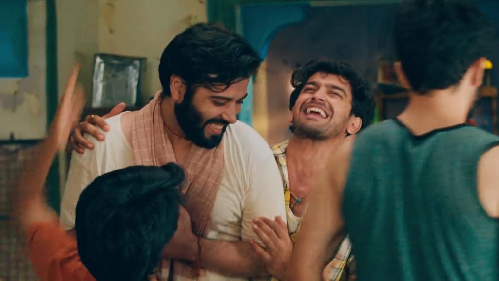AnishaS_tweets's tweet photo. The way the Bachchan brothers cheered up Ganga and then had their own mini celebration after learning about his feelings for Kavita was absolutely adorable. These sibling moments are truly the heart of the show. ❤️🥹

{#PravishtMishra • #BareillyKeBachchan} https://t.co/ZZI3gqPqTG