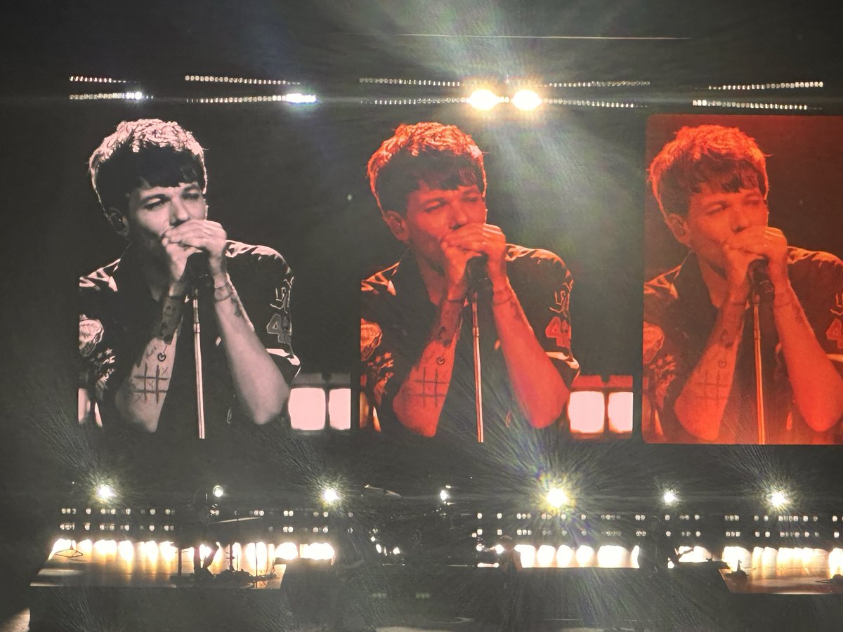 Syndi9800's tweet photo. @Louis_Tomlinson What an amazing show in LA! My 11 yr. old daughter loved her gift🥰 https://t.co/5wxoYidi86