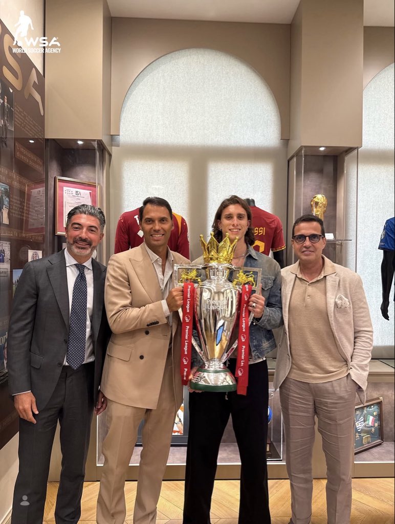 ArsenalN7's tweet photo. 🇮🇹 Riccardo Calafiori, alongside his agents Alessandro Lucci and Alessandro Lelli, reaping the benefits of an outstanding campaign at Arsenal 🏆 https://t.co/H0F7viyTXD