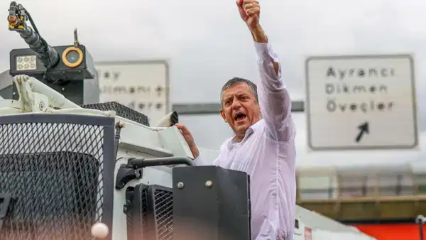 cumhuriyetgzt1's tweet photo. Özgür Özel'den Lüleburgaz mitingine çağrı
https://t.co/5QUp2FkOM3 https://t.co/e3V9XzM0hD