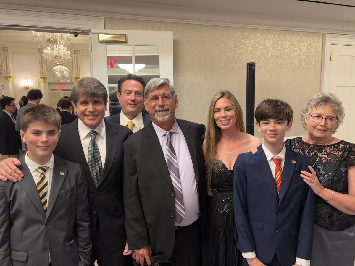 realchrismazzei's tweet photo. When a prosecutor lies and withholds the truth to  weaponizes a prosecution with unchecked power for political and career gains, that is not justice. The harm isn’t just against a person, it is against a family. Last night we met so many families hurting, treading water, waiting for a life vest to get thrown. So many good people are trying to help. @realBlagojevich has been one of those people in our families lifeboat. A great person and caring human being. @POTUS @realDonaldTrump @RogerJStoneJr @MichaelRCaputo @cynthfromjersey @RobManess @weaponizewatch @EagleEdMartin @toddchrisley @erin_mazzei @ldonahue29 @JeffClarkUS @MHowellTweets @nickshirleyy