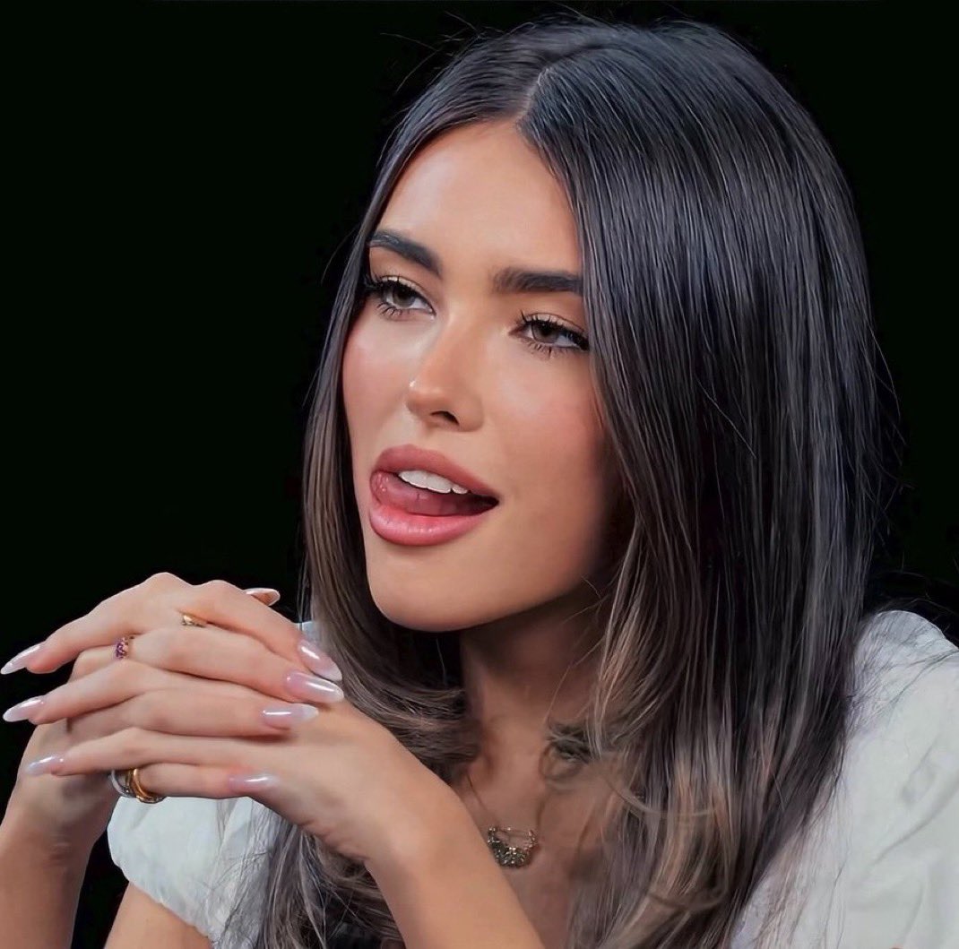 wallstreetkarl's tweet photo. That look she gives you when you tell her you’ve been a Member of Cafeteria Staff at SpaceX serving sloppy joes since 2018 https://t.co/TDOi2bBHQ1