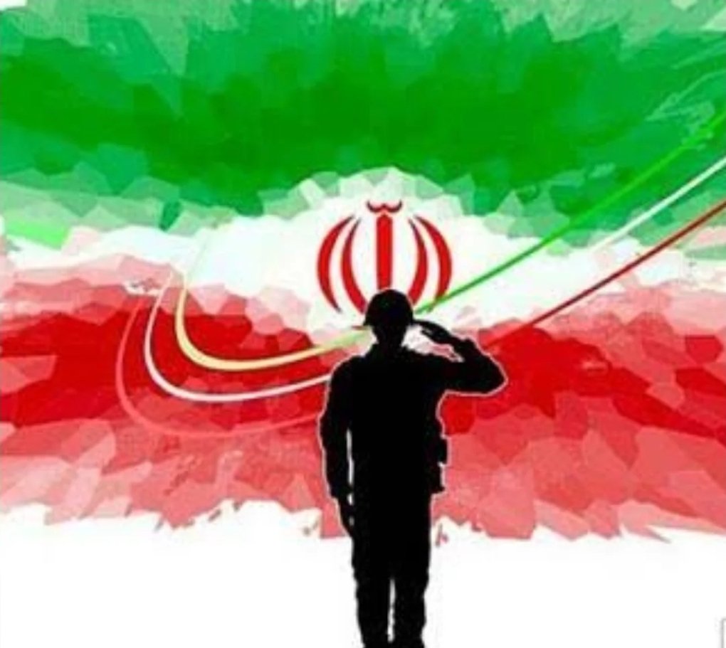 SaharMoham28921's tweet photo. «این پرچم با خون دل‌ها برافراشته شده؛ مبادا روزمرگی‌ها شما را از سنگر دفاع از حق غافل کند.» او رفت تا معنای حقیقی وفاداری را بر خاک کویر حک کند. #جانفدای_یزد https://t.co/Eji71T64S7