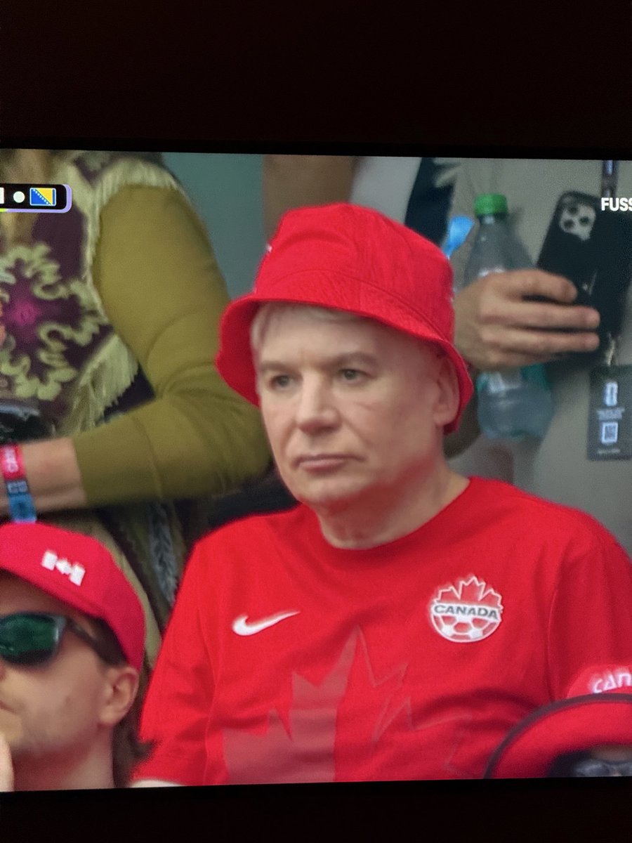 Real_CptObvious's tweet photo. Hat der Magenta Moderator wohl nicht gecheckt, dass da Mike Myers im Bild ist. #CANBIH #worldcup2026 #wm2026 https://t.co/t2Q72Dz5CJ