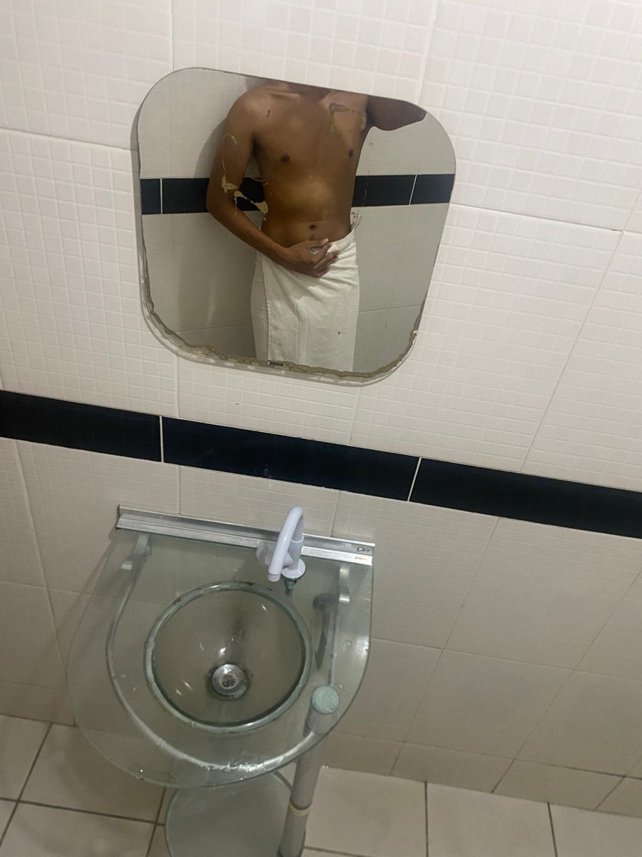 Ubiridin's tweet photo. Quando o mel é bom...

Ele passou mais de um mês querendo de novo e seu poder... até que a gente foi pro motel e ele matou a vontade. https://t.co/HoK3oaPsv0